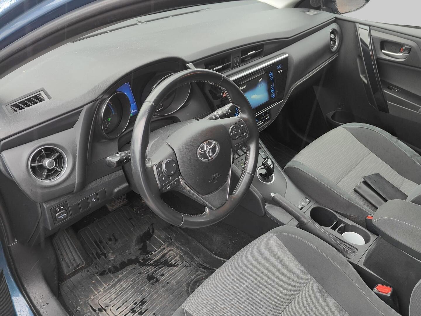 Toyota Auris 2019, photo 3/4