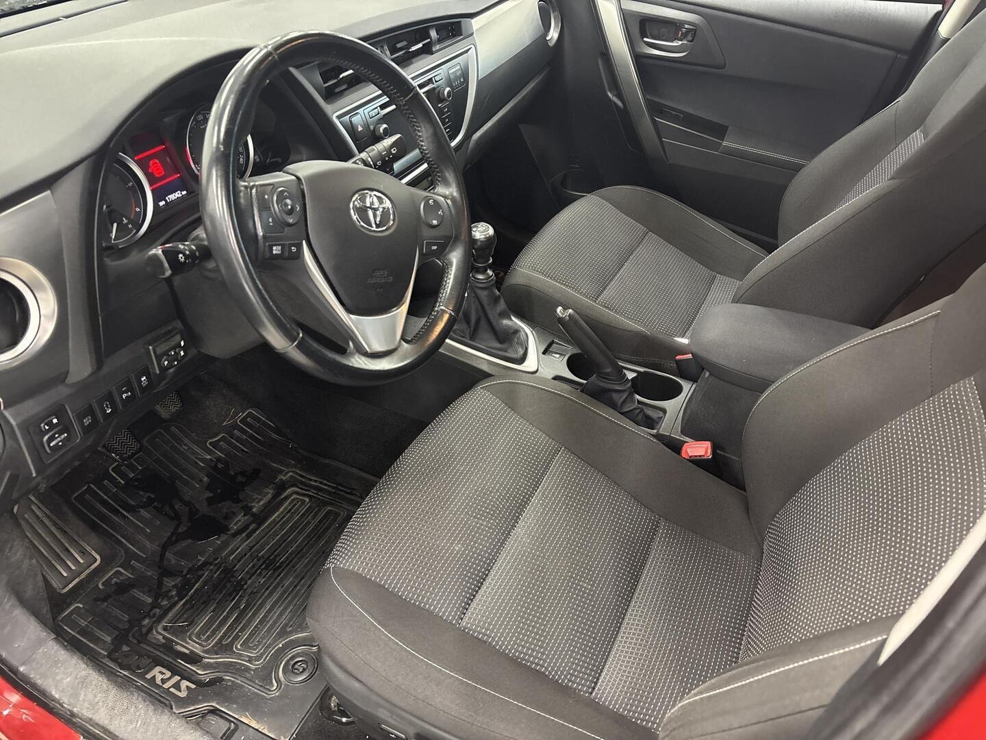 Toyota Auris 1,4 D-4D DPF Active 5ov 2013, kuva 3/3
