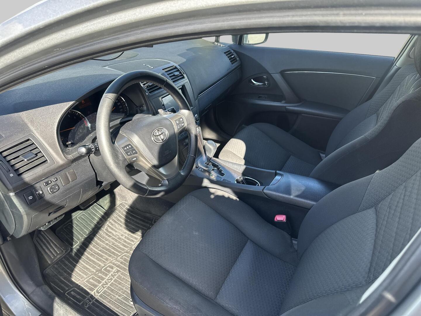 Toyota Avensis 2011, kuva 3/4