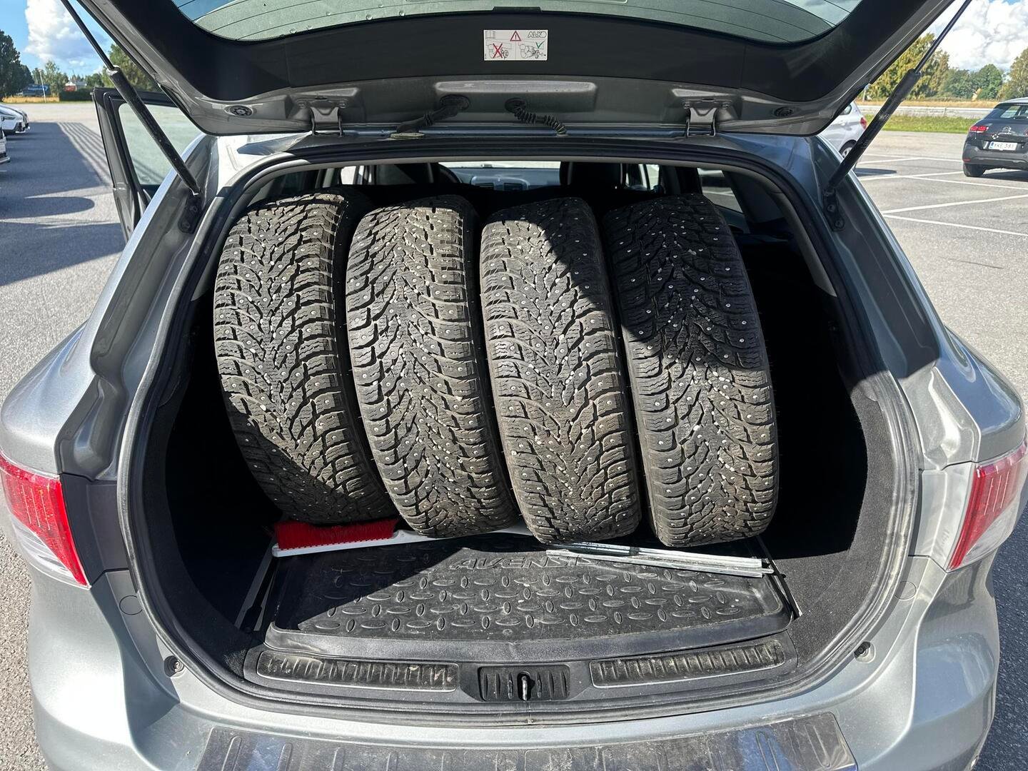 Toyota Avensis 2011, kuva 4/4