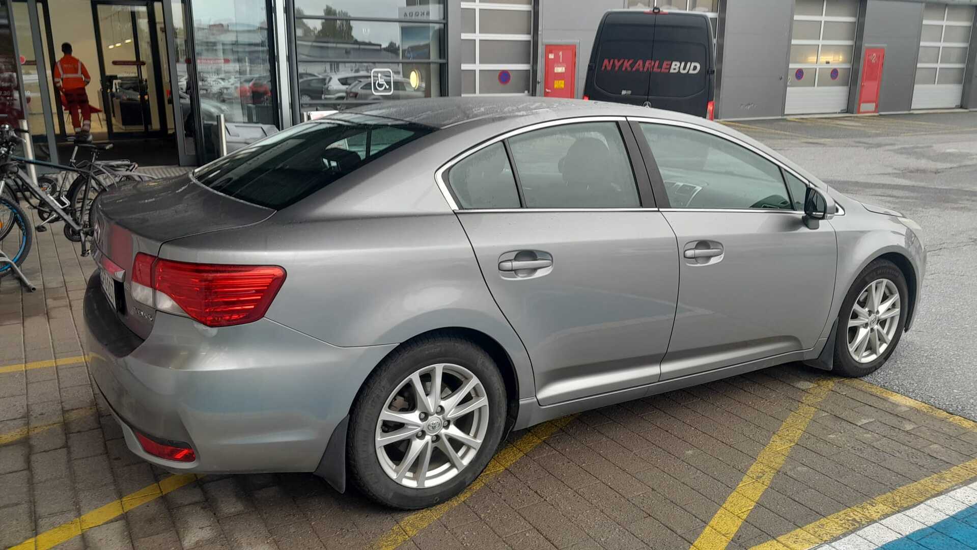 Toyota Avensis 2012, photo 2/3