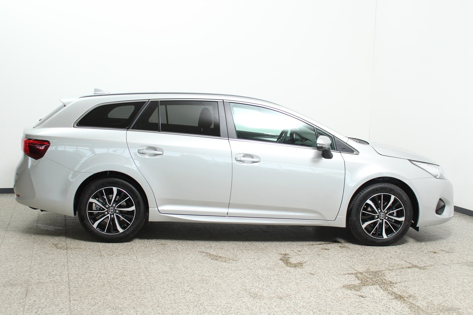 Toyota Avensis 2018, kuva 4/25
