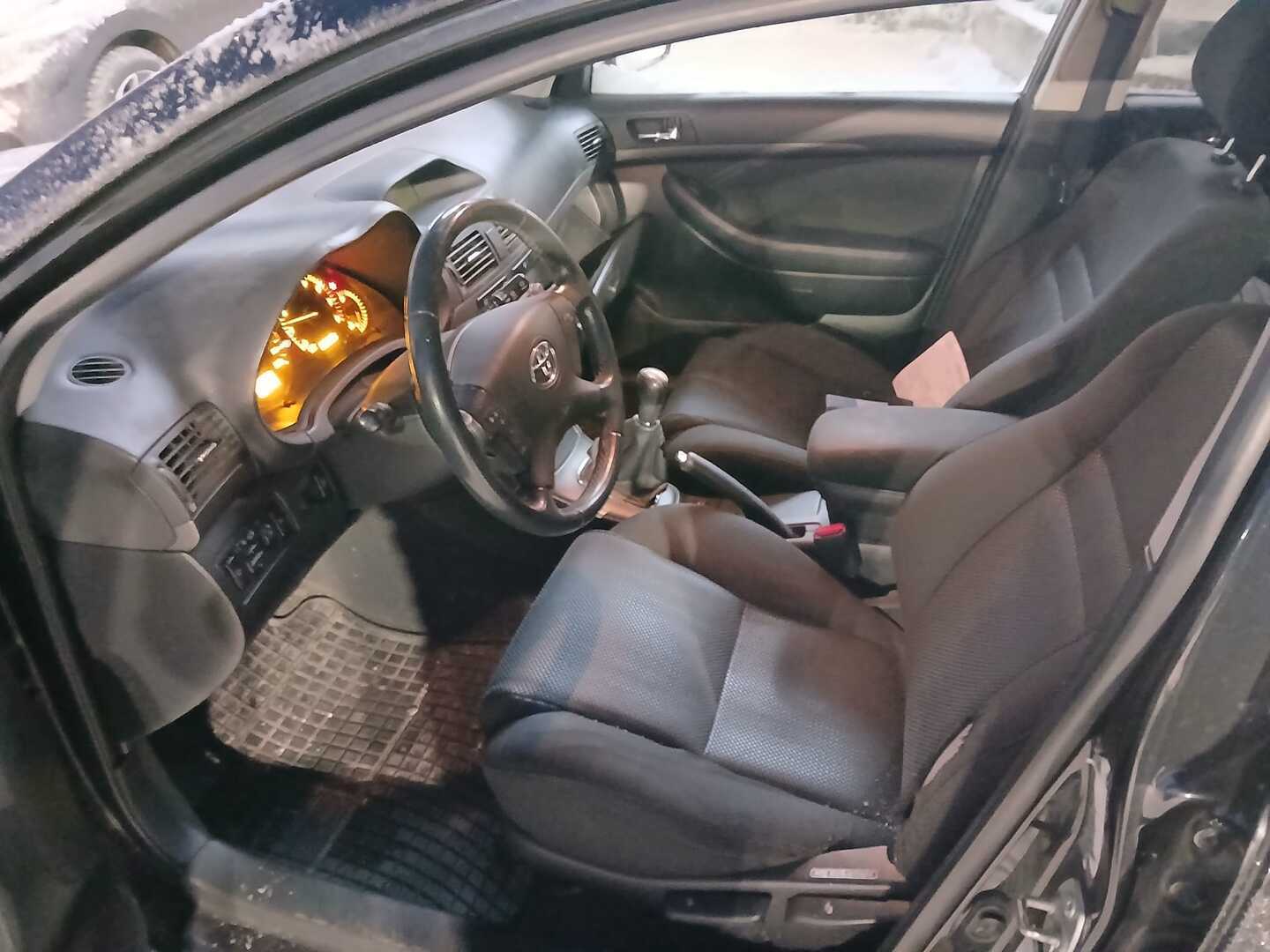 Toyota Avensis 2004, kuva 3/3