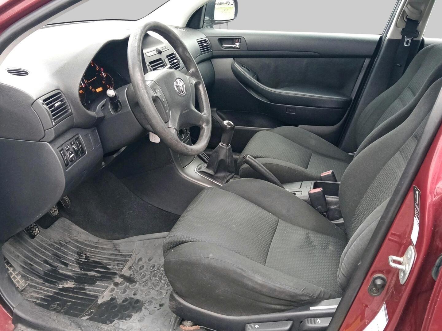 Toyota Avensis 1,8 VVT-i Linea Terra 4d 2003, photo 3/3