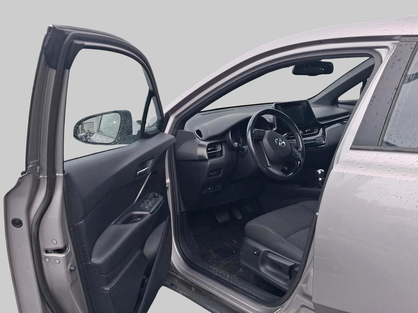 Toyota C-HR 1,8 Hybrid Active 2018, photo 3/3
