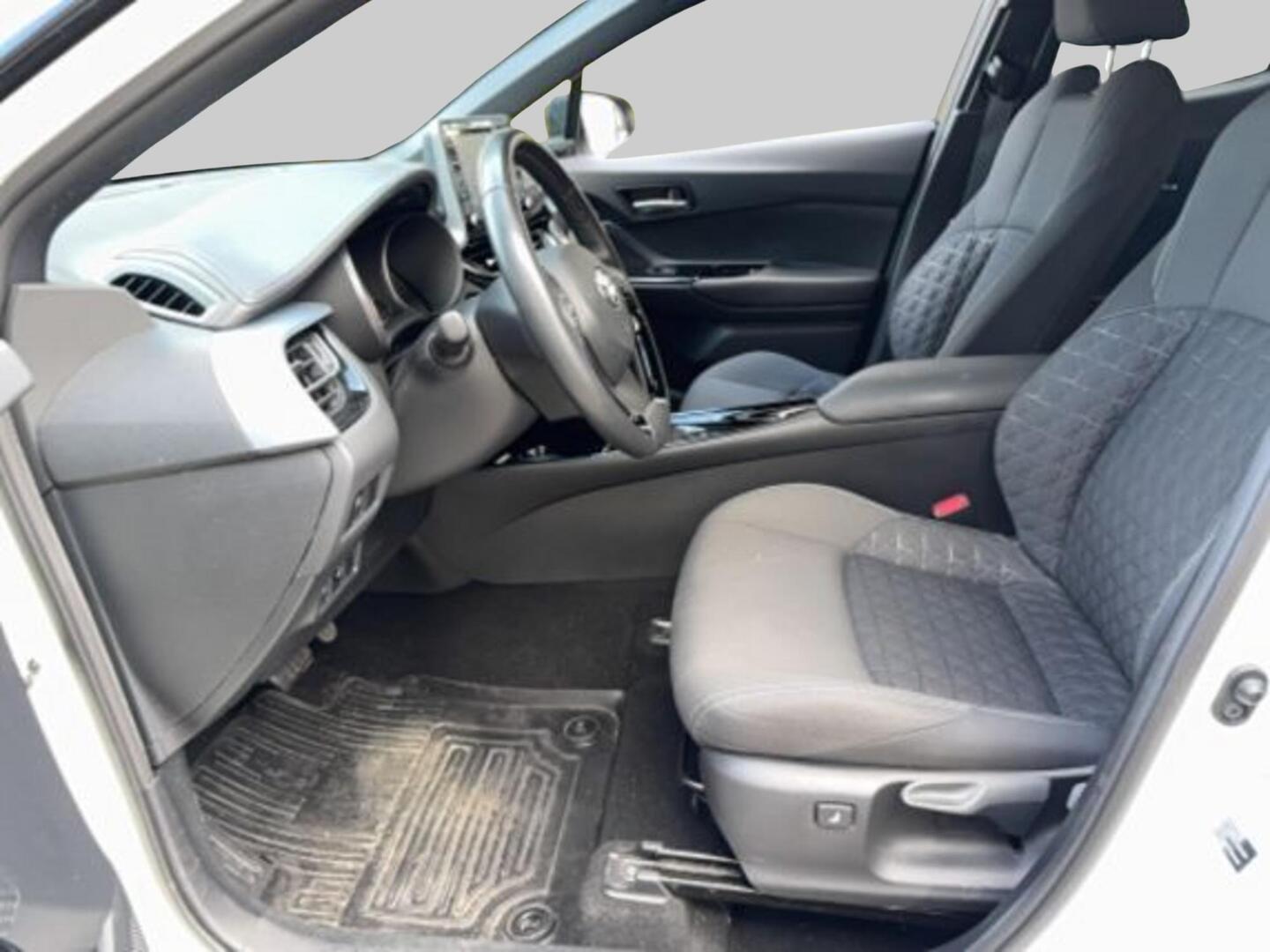 Toyota C-HR 1,8 Hybrid Style 2021, photo 3/3