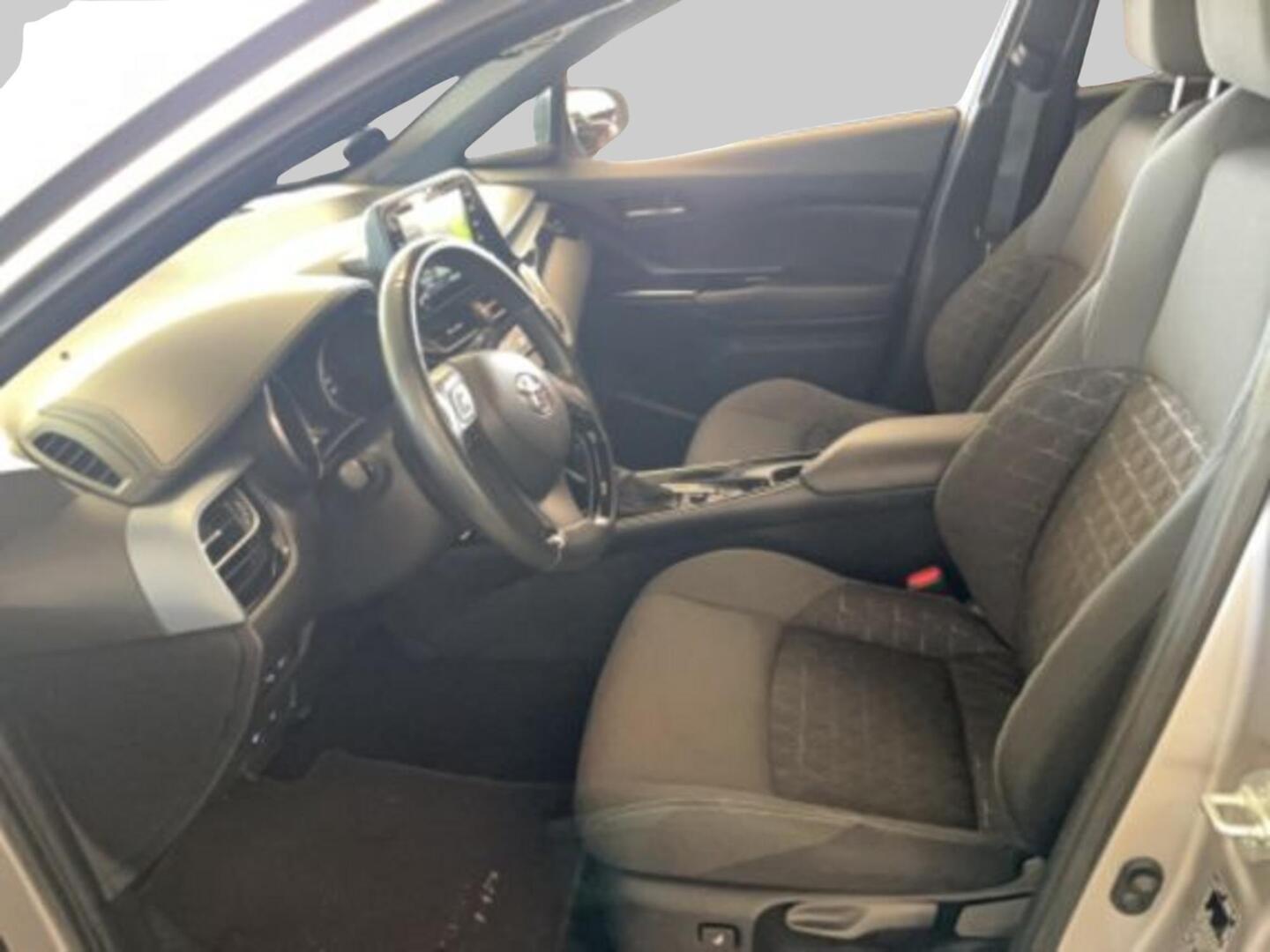 Toyota C-HR 1.8 Hybrid 2022, photo 3/3