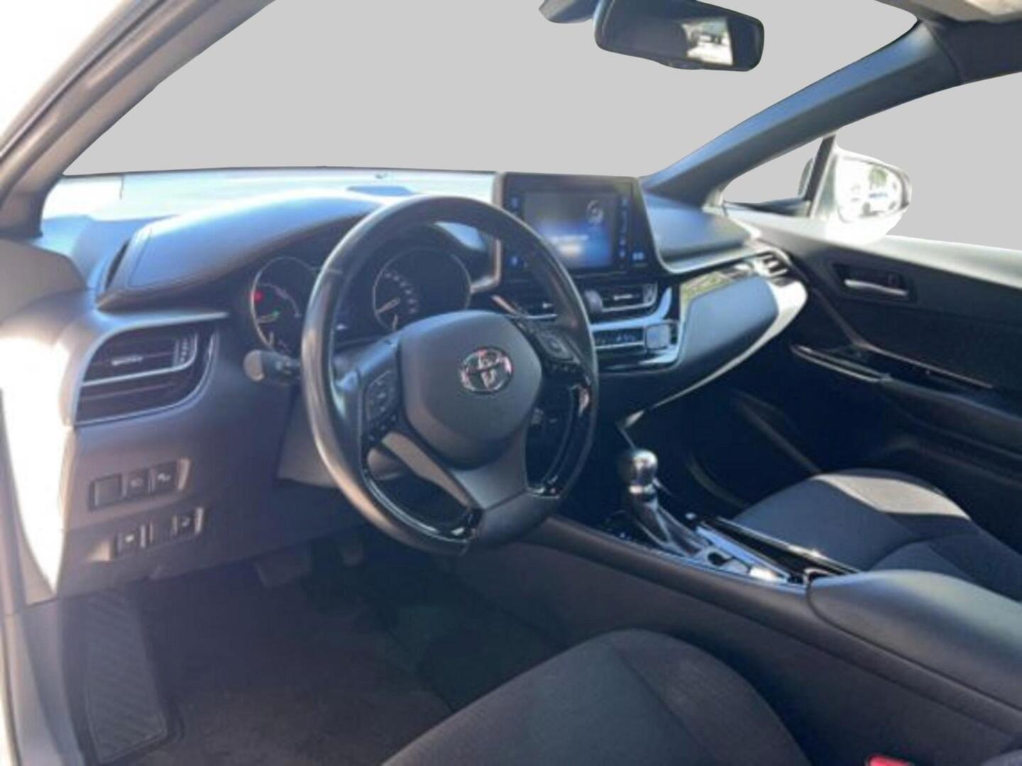 Toyota C-HR 1.8 Hybrid Active 2019, kuva 3/3