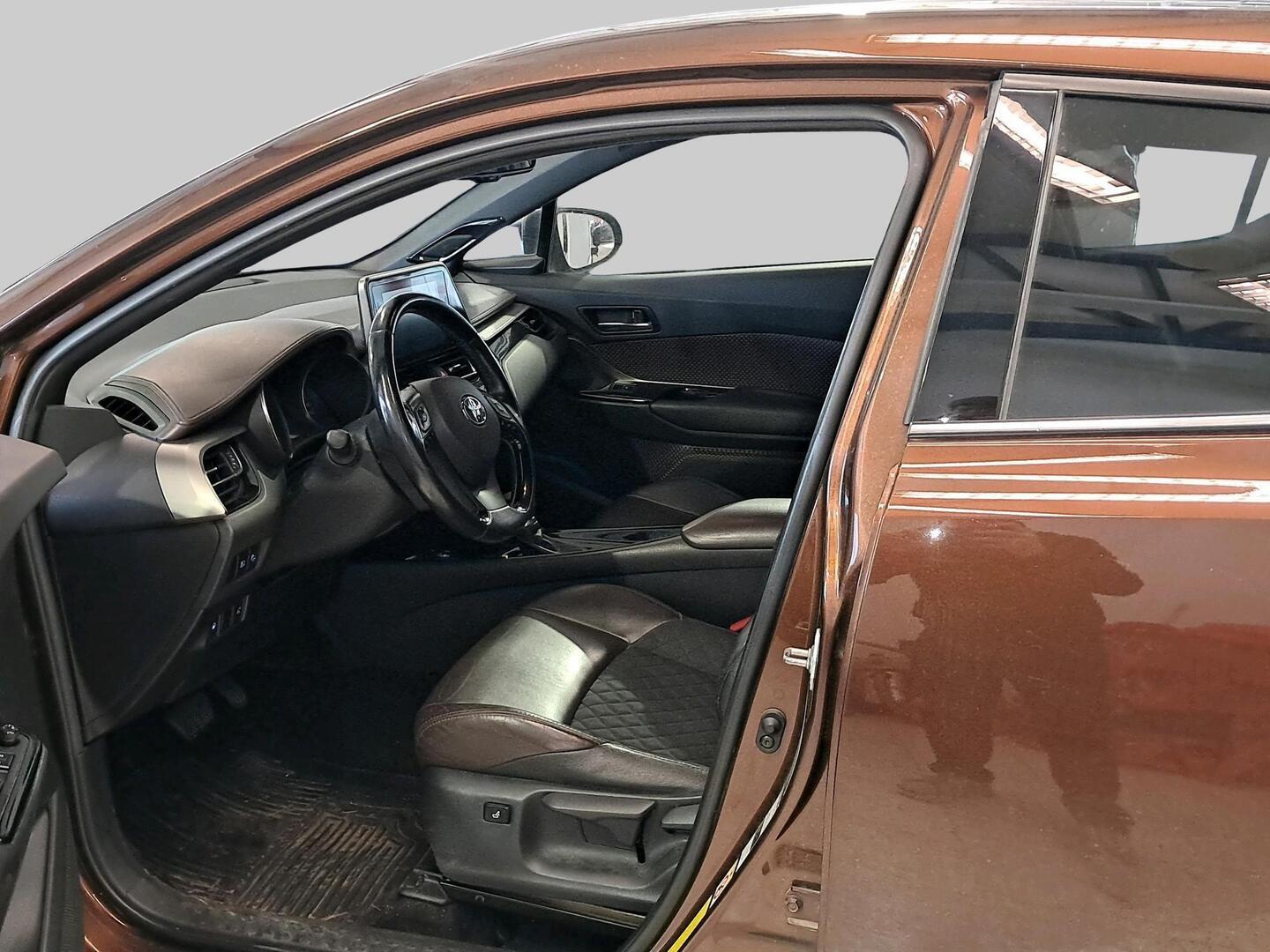Toyota C-HR 1,8 Hybrid Premium 2017, kuva 3/3