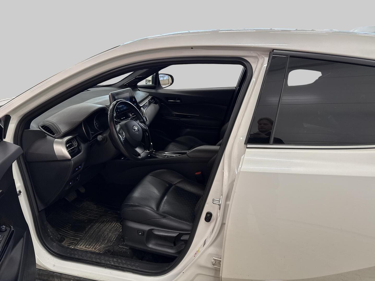 Toyota C-HR 1,8 Hybrid Style 2018, kuva 3/3