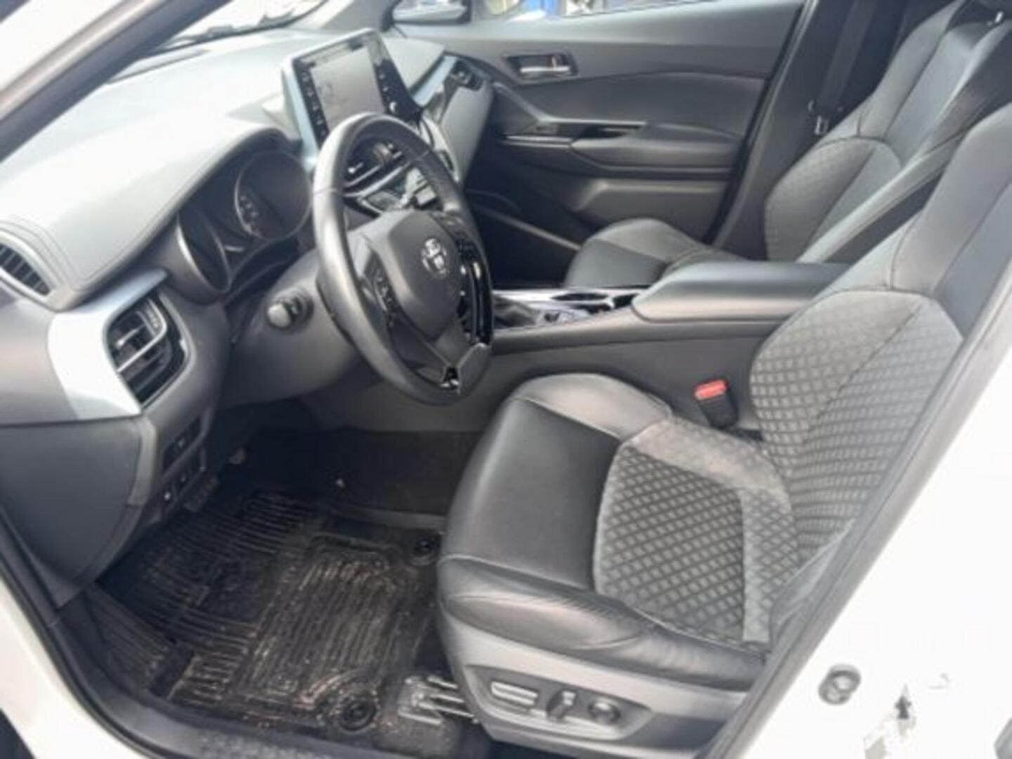Toyota C-HR 2.0 Hybrid C-LUB Premium 2021, kuva 3/3