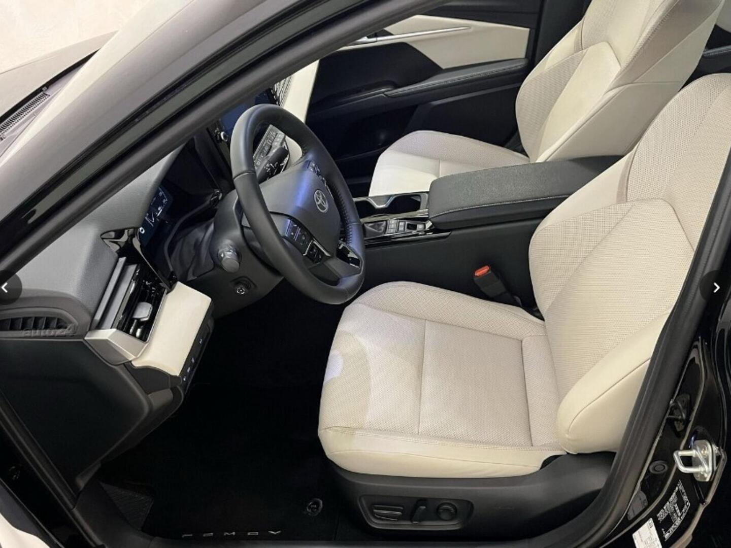 Toyota Camry 2.5 Hybrid Executive 2025, kuva 3/4