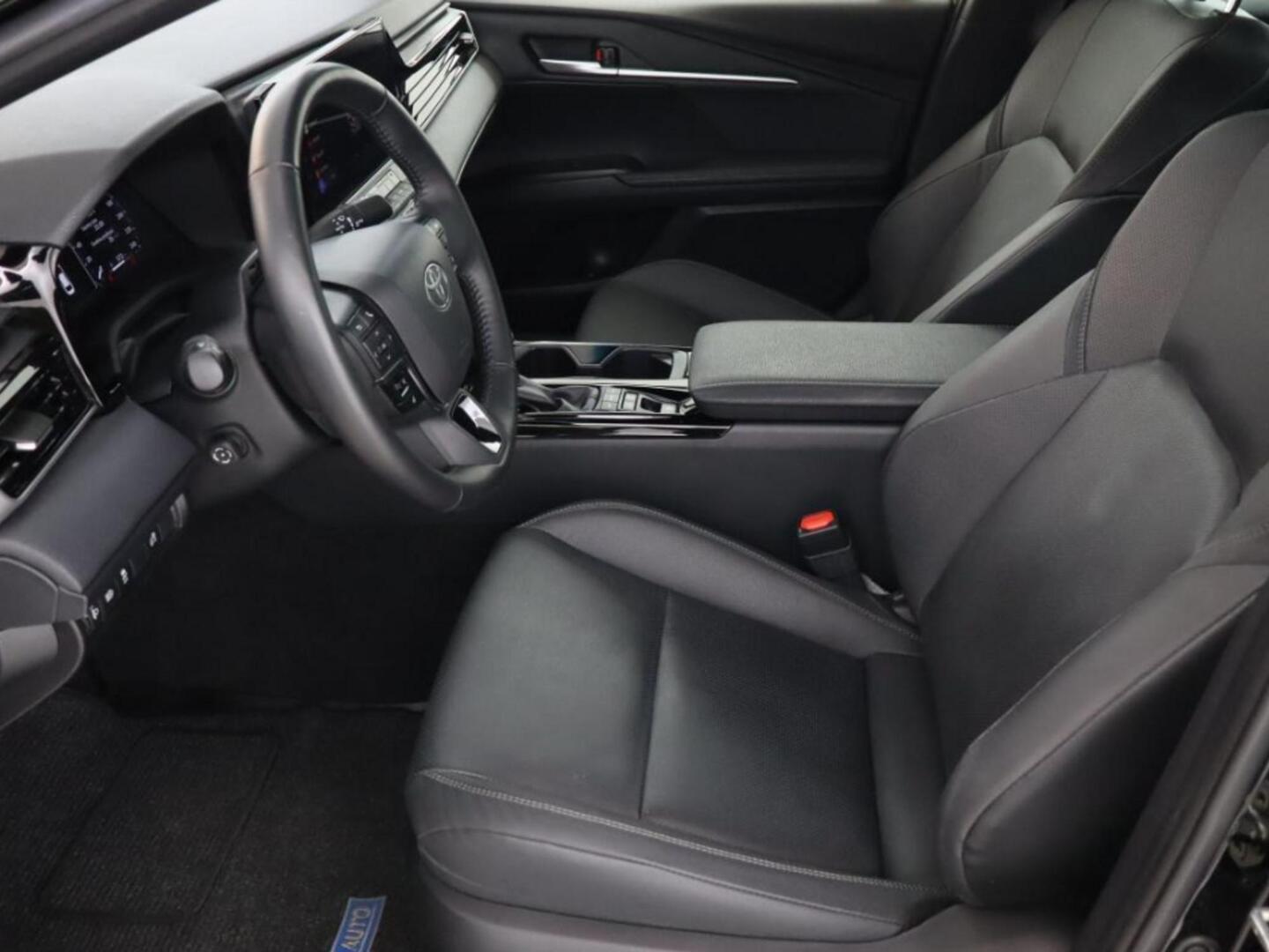 Toyota Camry 2.5 Hybrid Executive 2025, bild 3/3