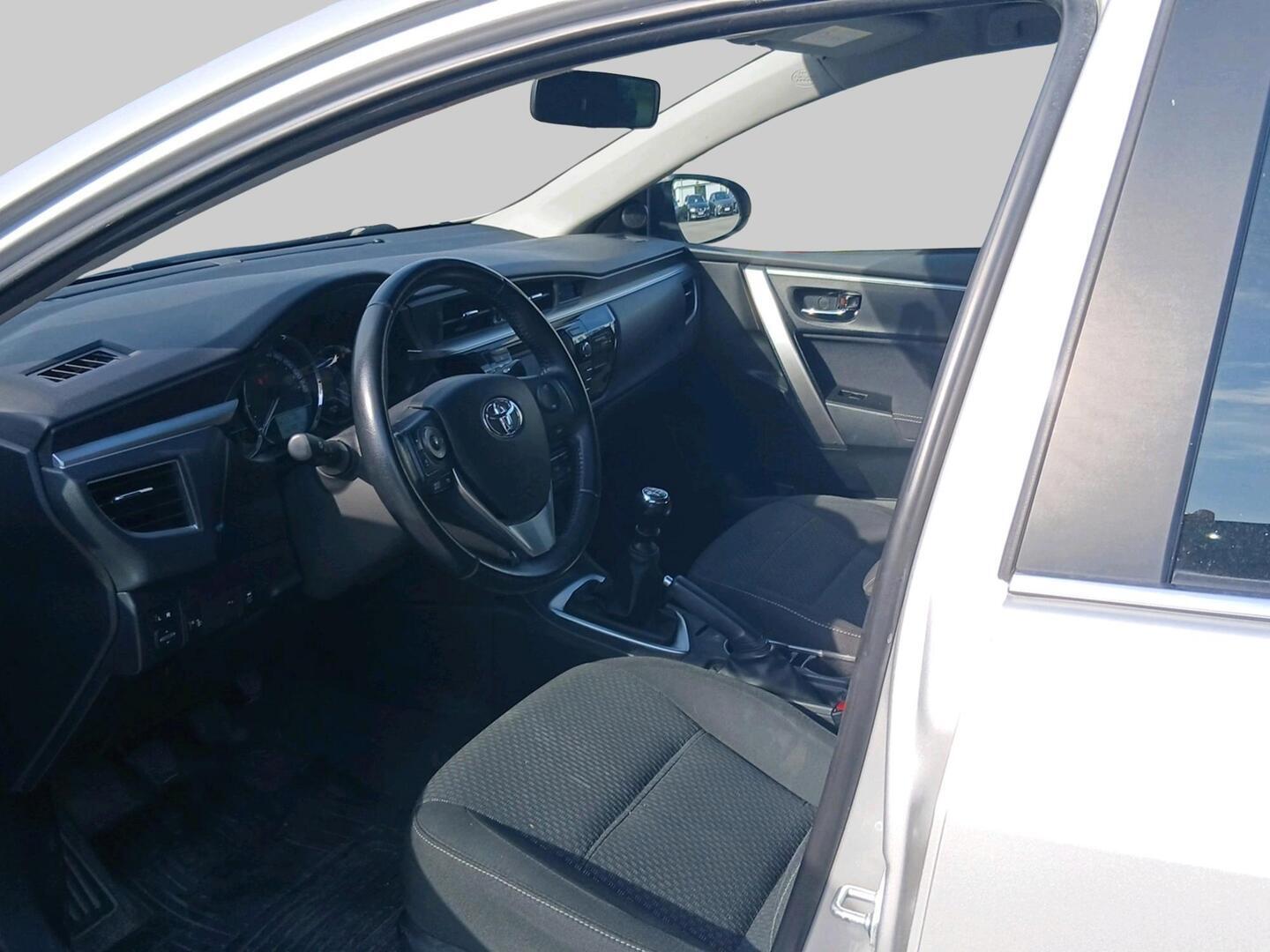 Toyota Corolla 1,6 Valvematic Active 4ov 2014, kuva 3/3