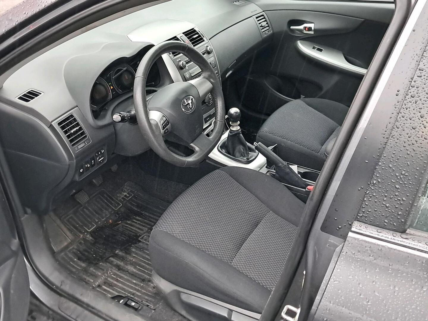 Toyota Corolla 2013, photo 3/3