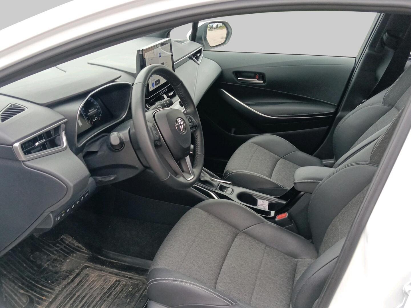 Toyota Corolla 2024, photo 3/3