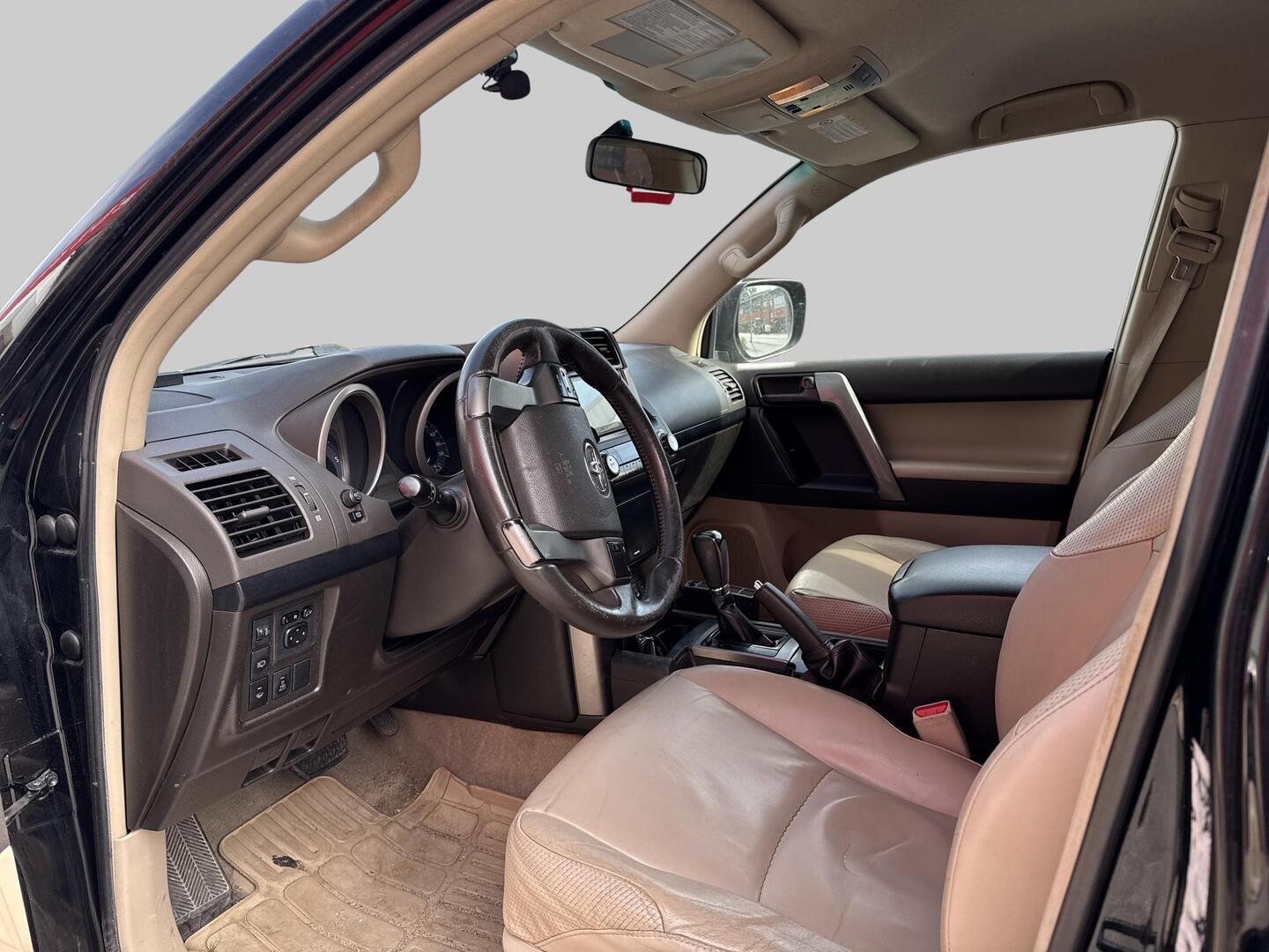 Toyota Land Cruiser 2012, photo 3/3