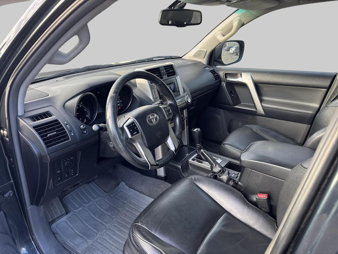 Toyota Land Cruiser 2011, bild 3/3
