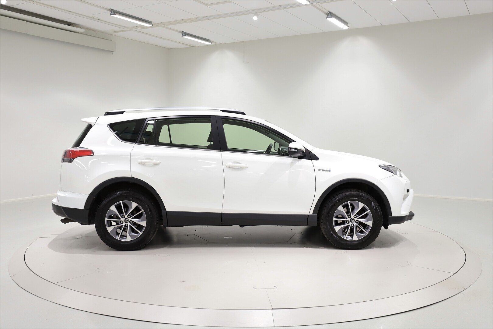 Toyota RAV4 2,5 Hybrid AWD Active 2018, kuva 4/35