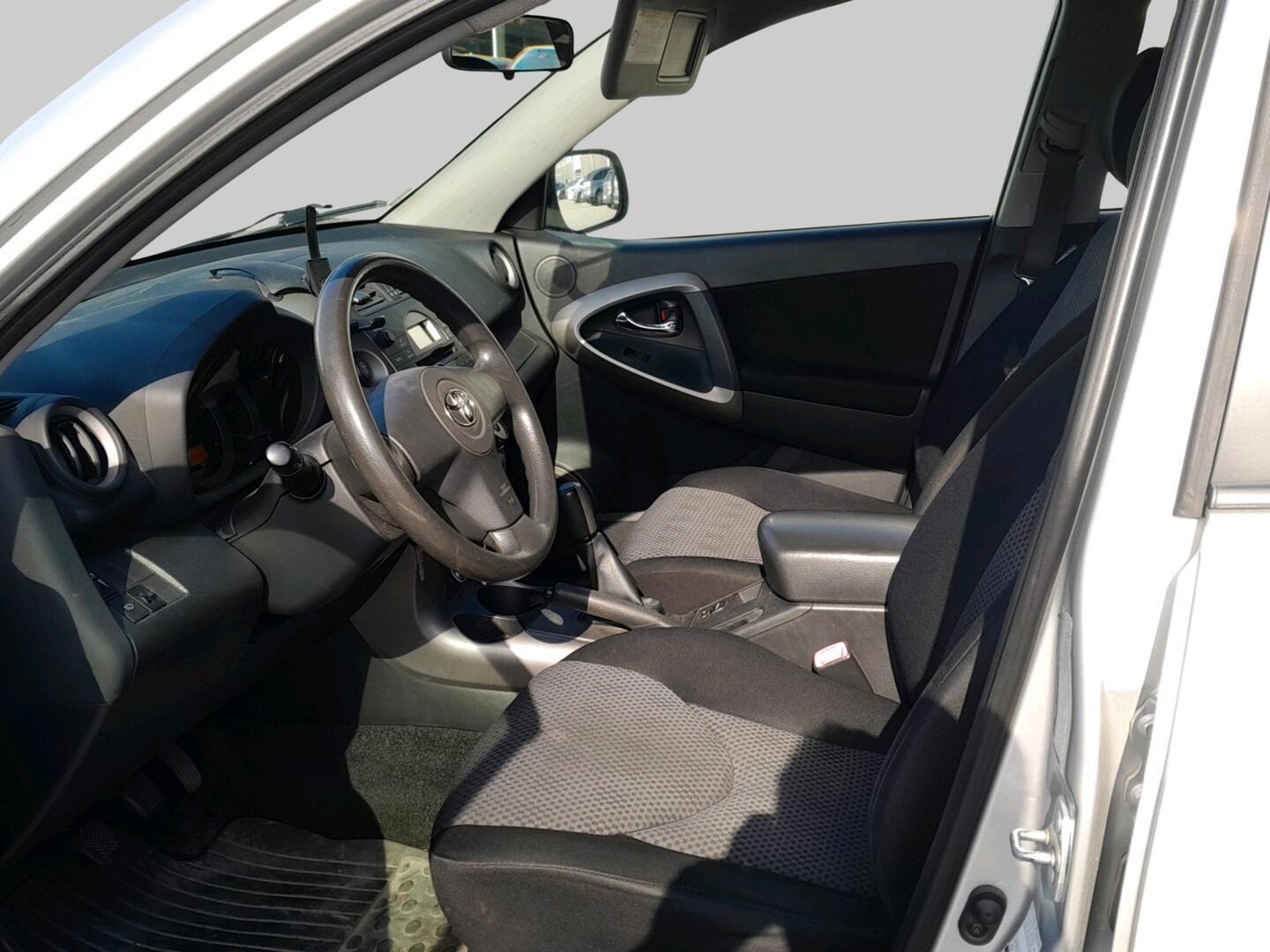 Toyota RAV4 2,0 VVT-i 4WD 2006, kuva 3/40