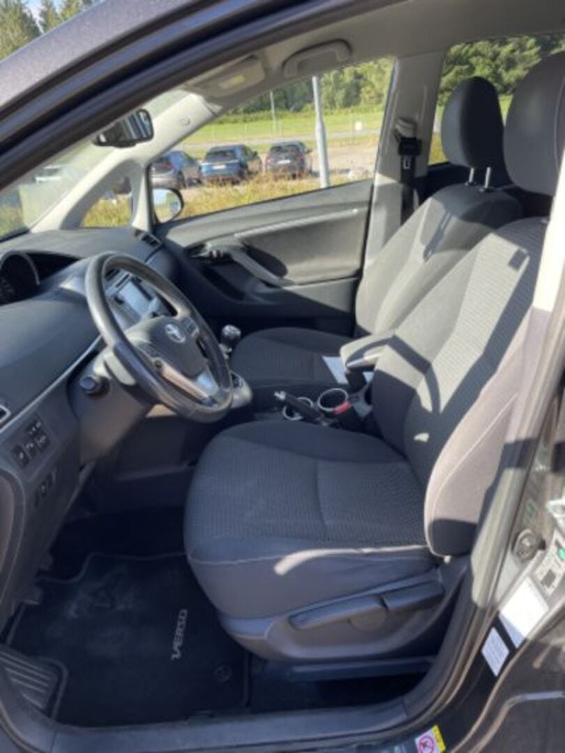 Toyota Verso 1.8 i 7-paikkainen 2015, kuva 3/3