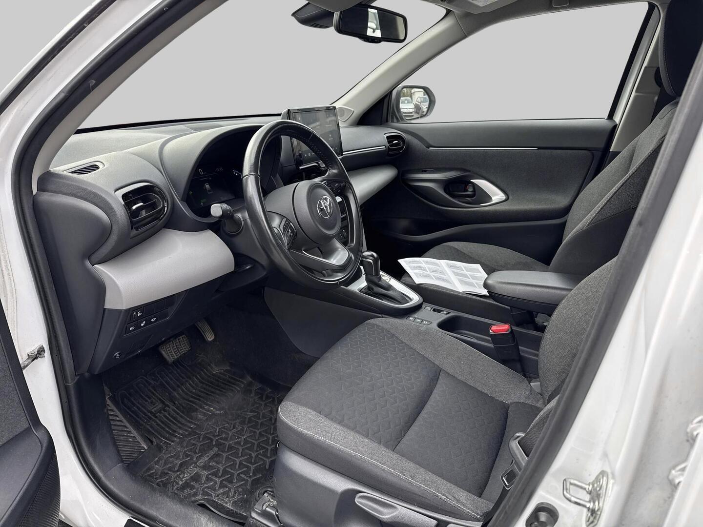 Toyota Yaris Cross 1,5 Hybrid Active 2022, bild 3/4