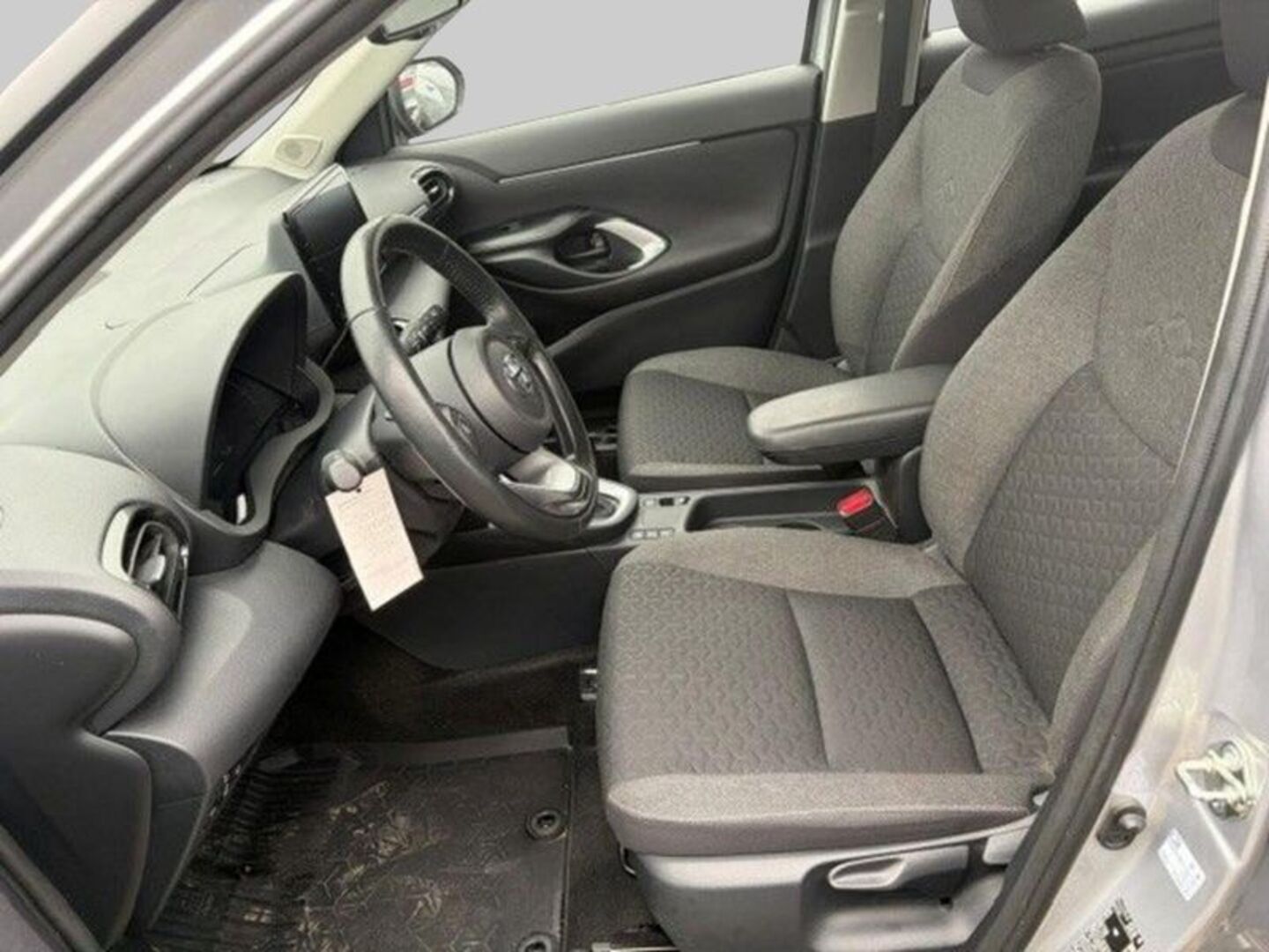 Toyota Yaris Cross 1.5 Hybrid Active 2023, bild 3/3