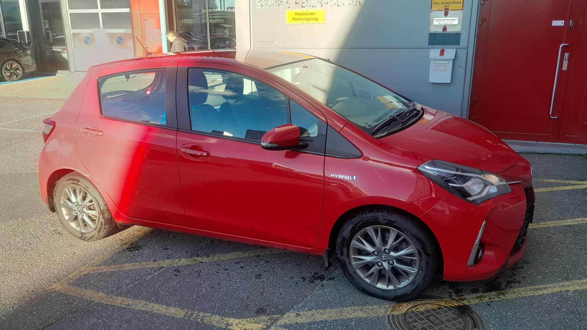 Toyota Yaris 2017, bild 2/3
