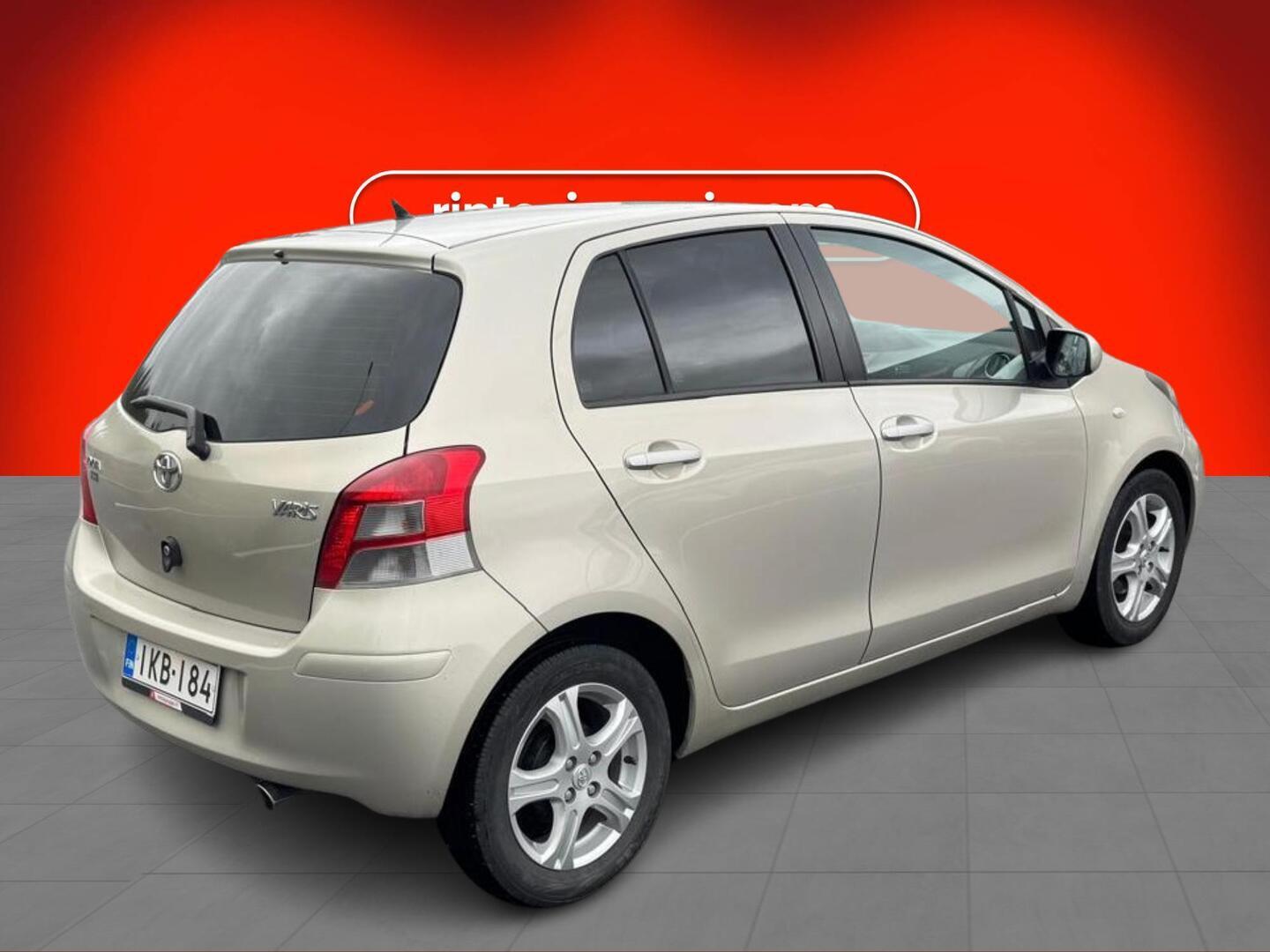 Toyota Yaris 2011, photo 2/3