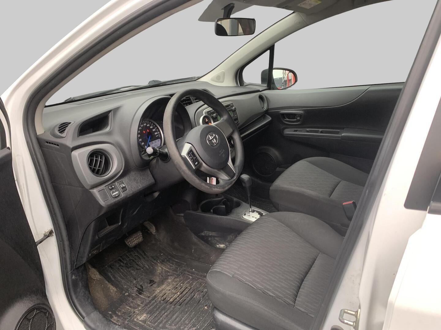 Toyota Yaris Hybrid Life 5ov 2014, kuva 3/3