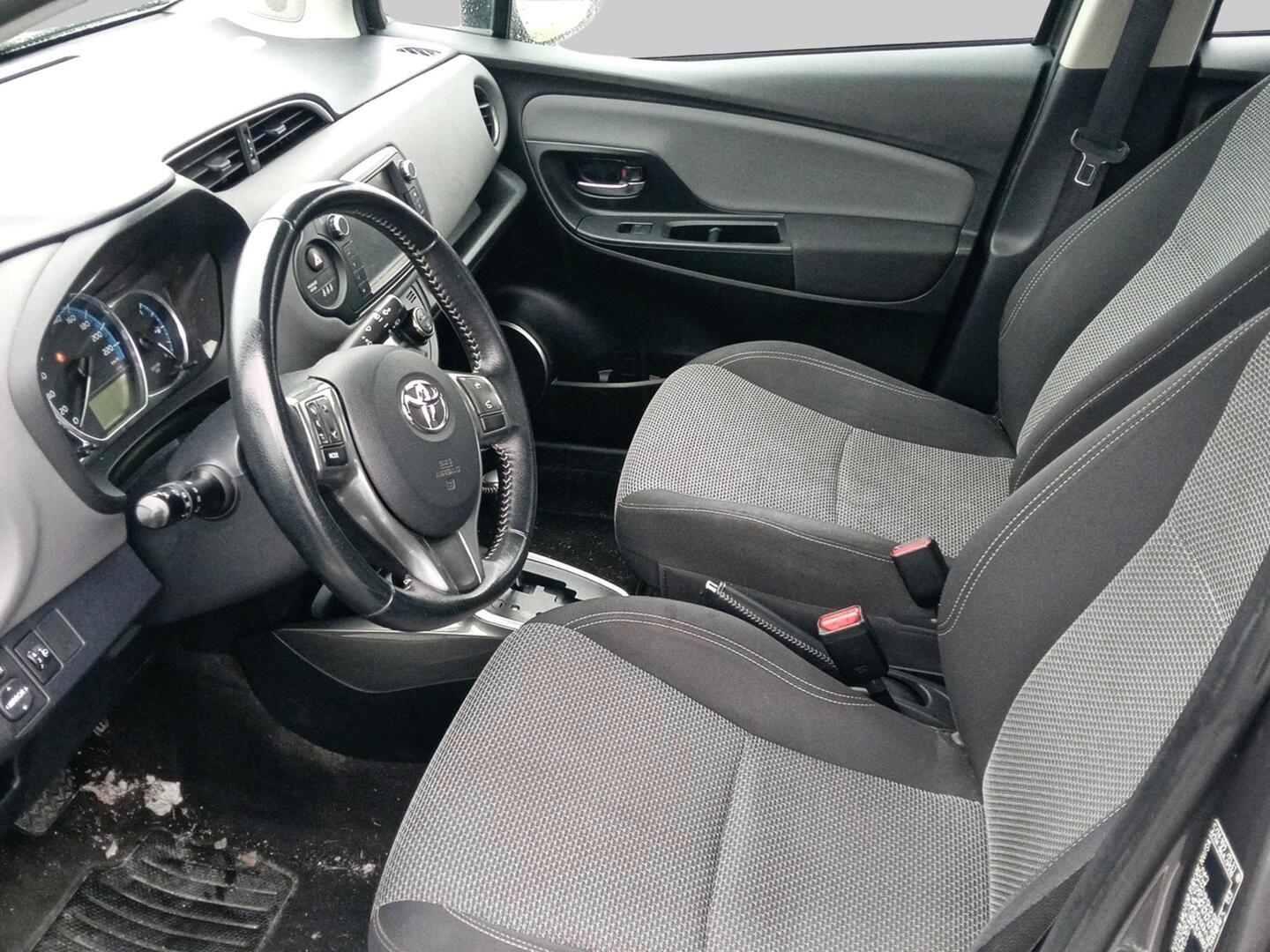 Toyota Yaris 1,5 Hybrid Active 5ov 2017, bild 3/3