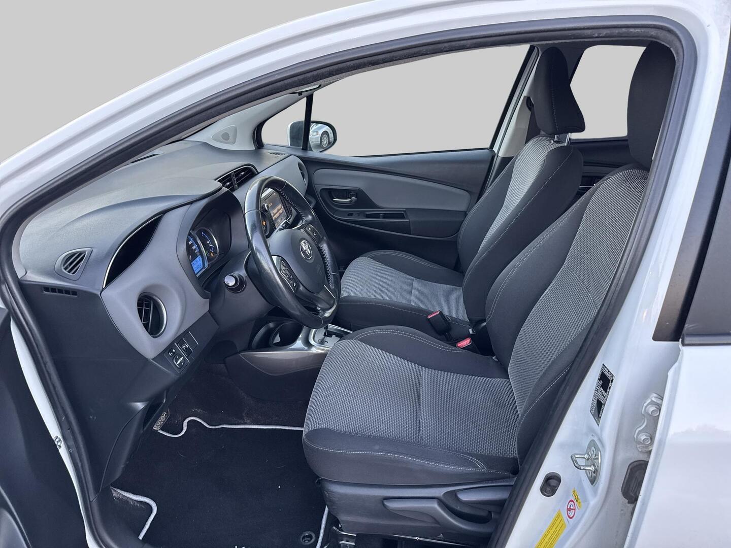 Toyota Yaris 2017, photo 3/3