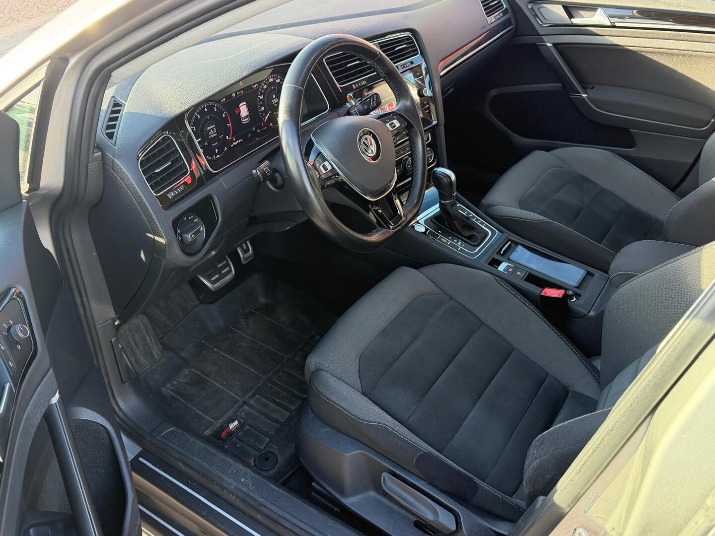 Volkswagen Golf 2018, kuva 2/3