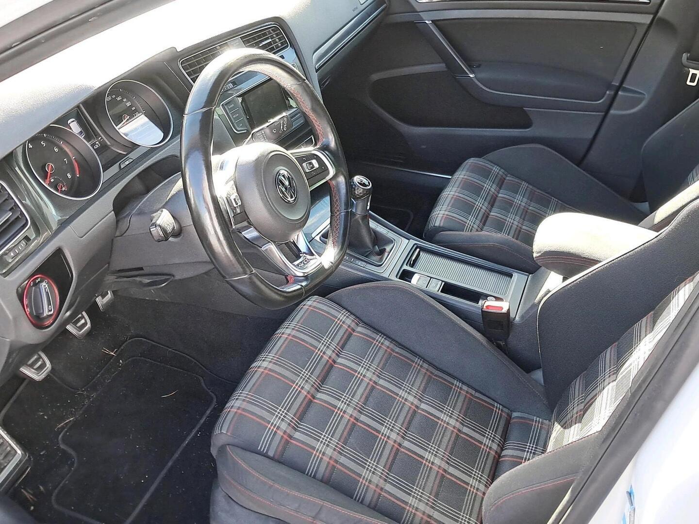 Volkswagen Golf 2013, kuva 3/3