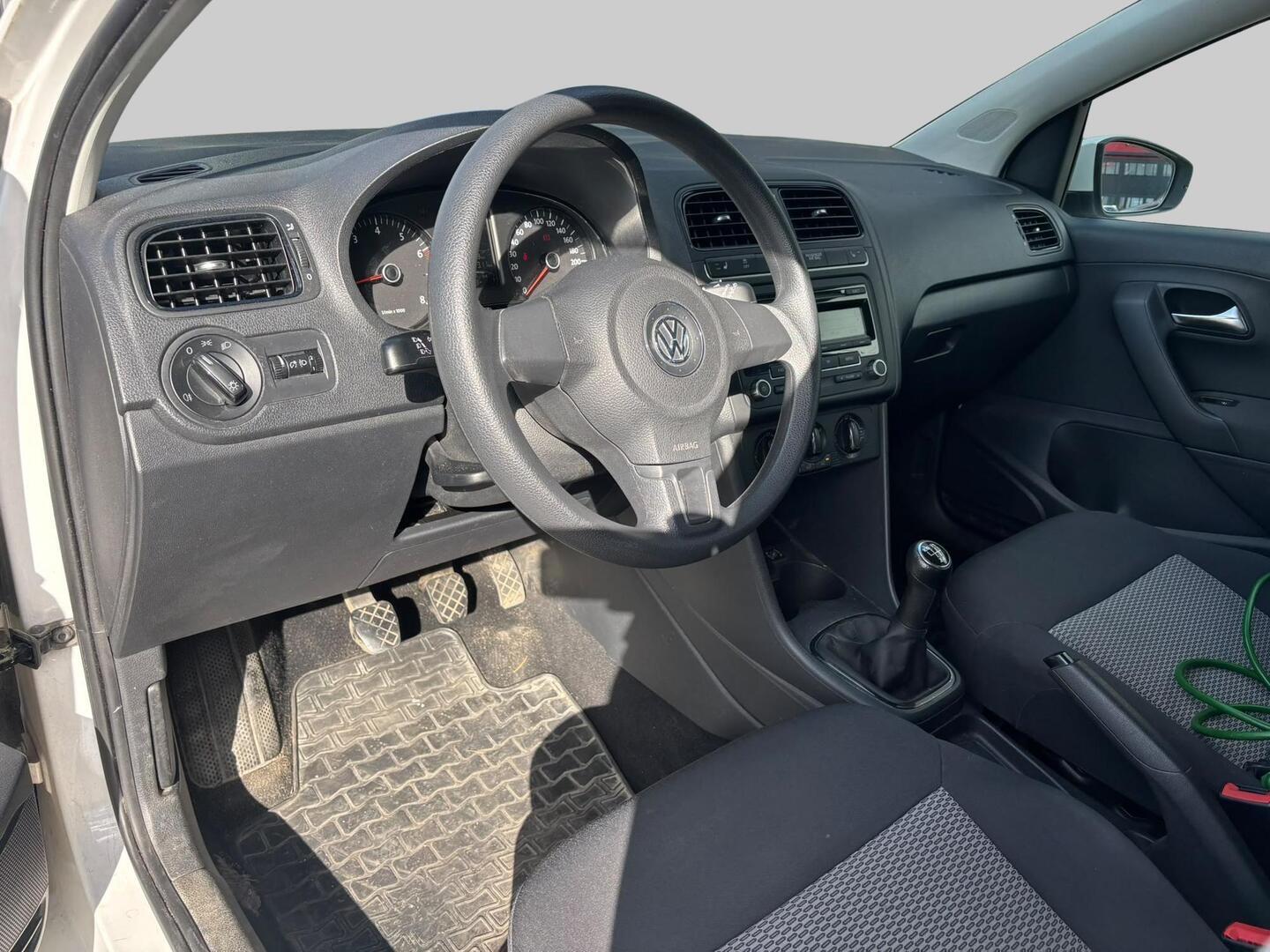 Volkswagen Polo 2010, photo 3/3