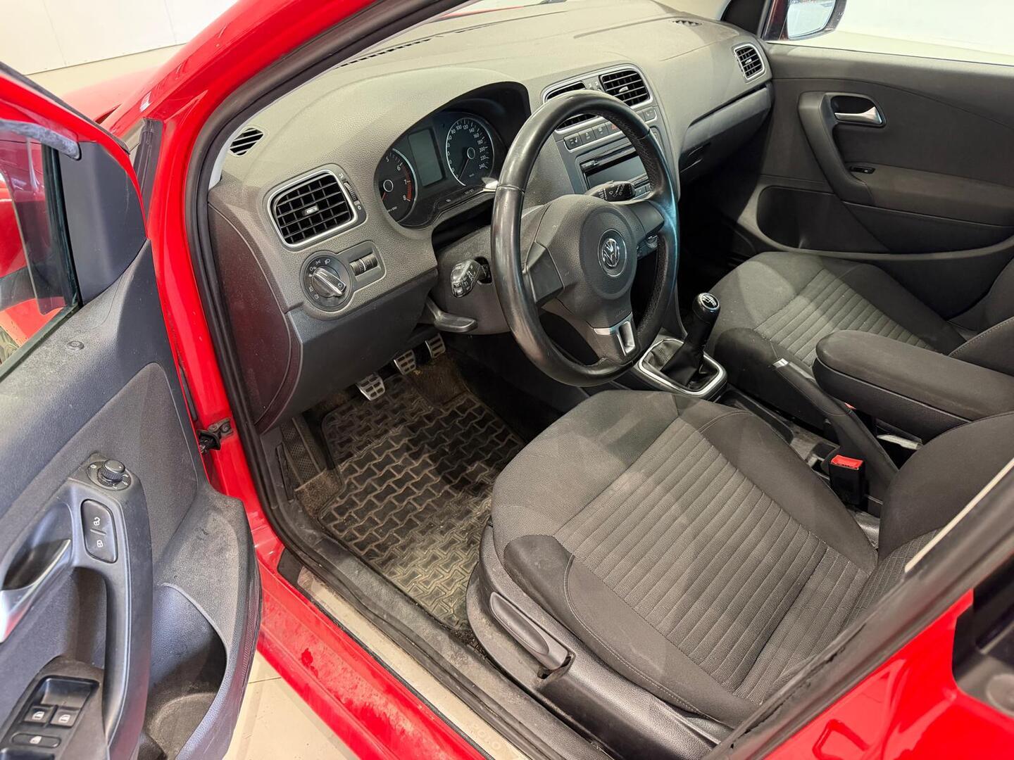 Volkswagen Polo 2012, photo 2/3