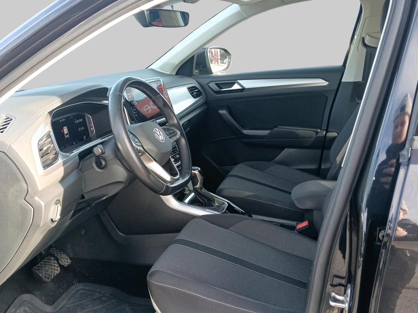 Volkswagen T-Roc 2022, photo 3/3