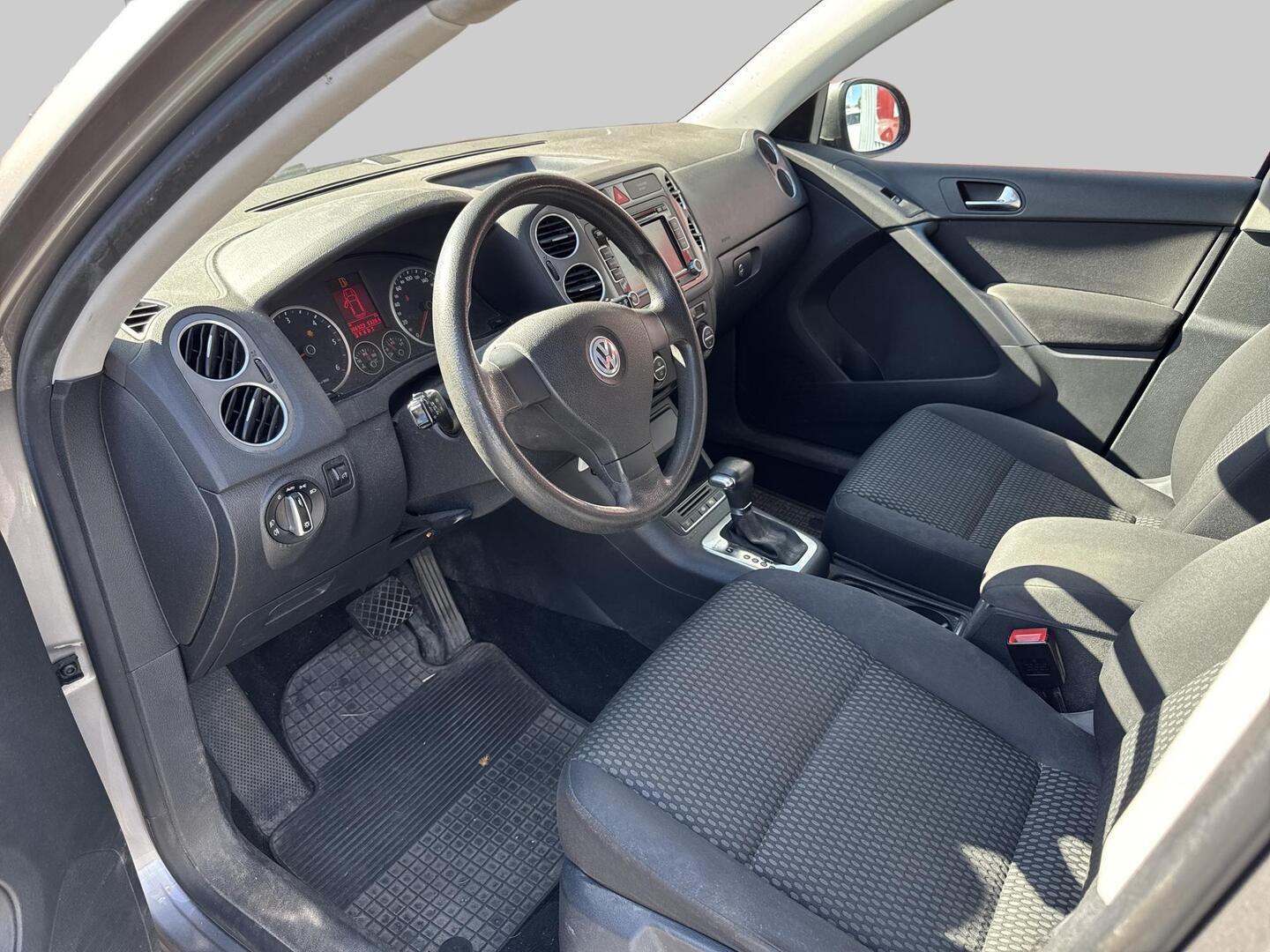 Volkswagen Tiguan 2009, photo 3/4