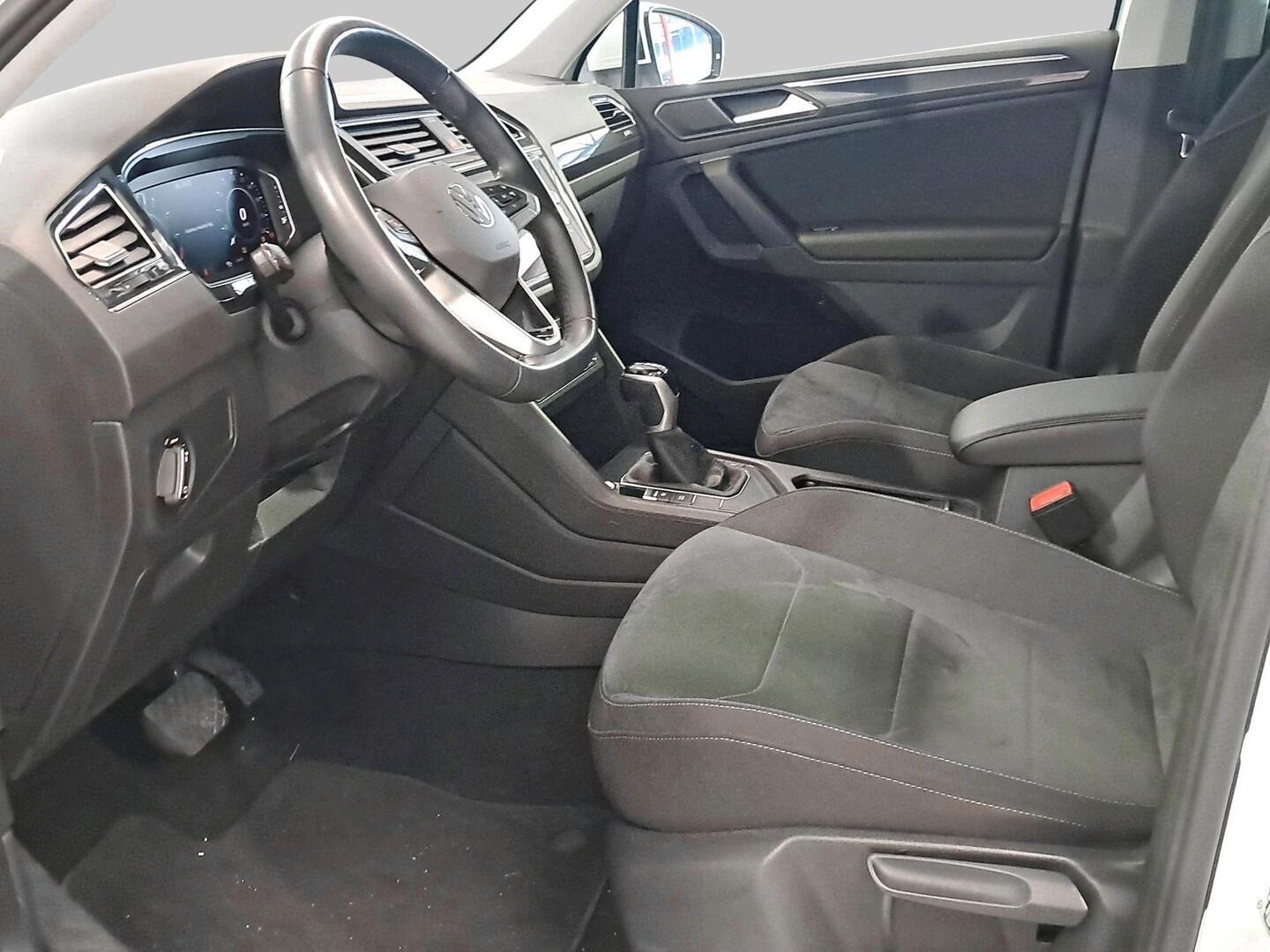 Volkswagen Tiguan 2023, photo 3/3