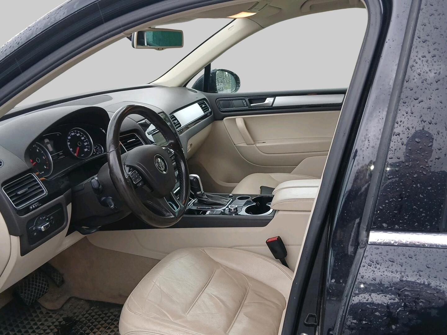 Volkswagen Touareg 2012, photo 3/3