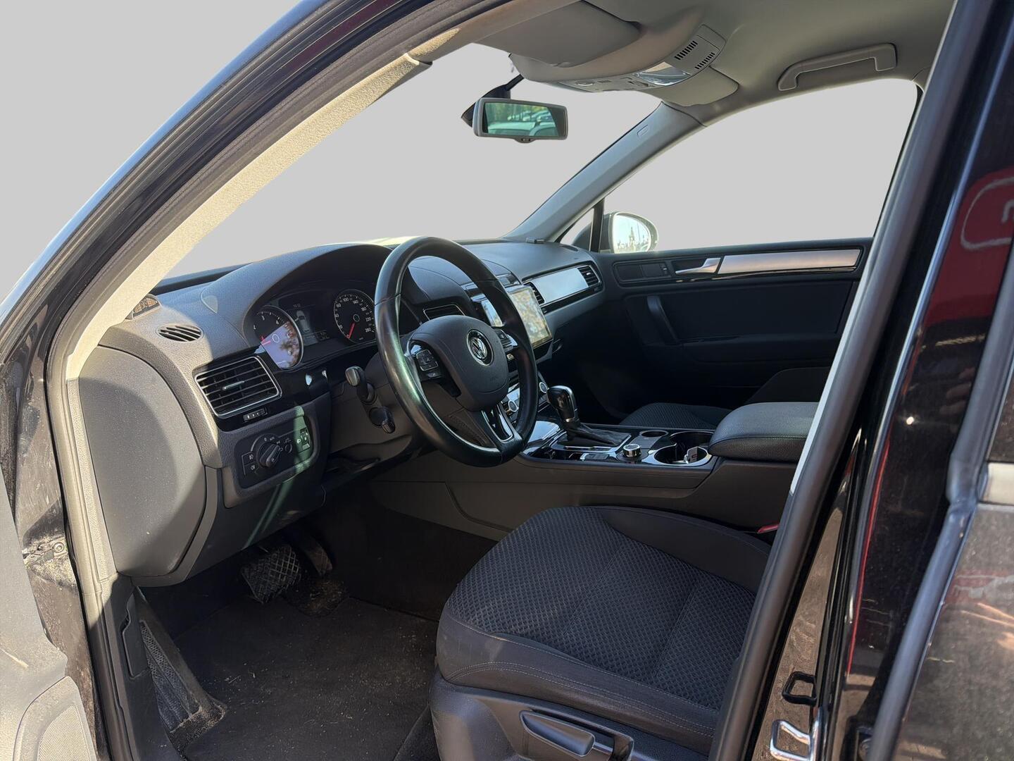 Volkswagen Touareg 2011, photo 3/3