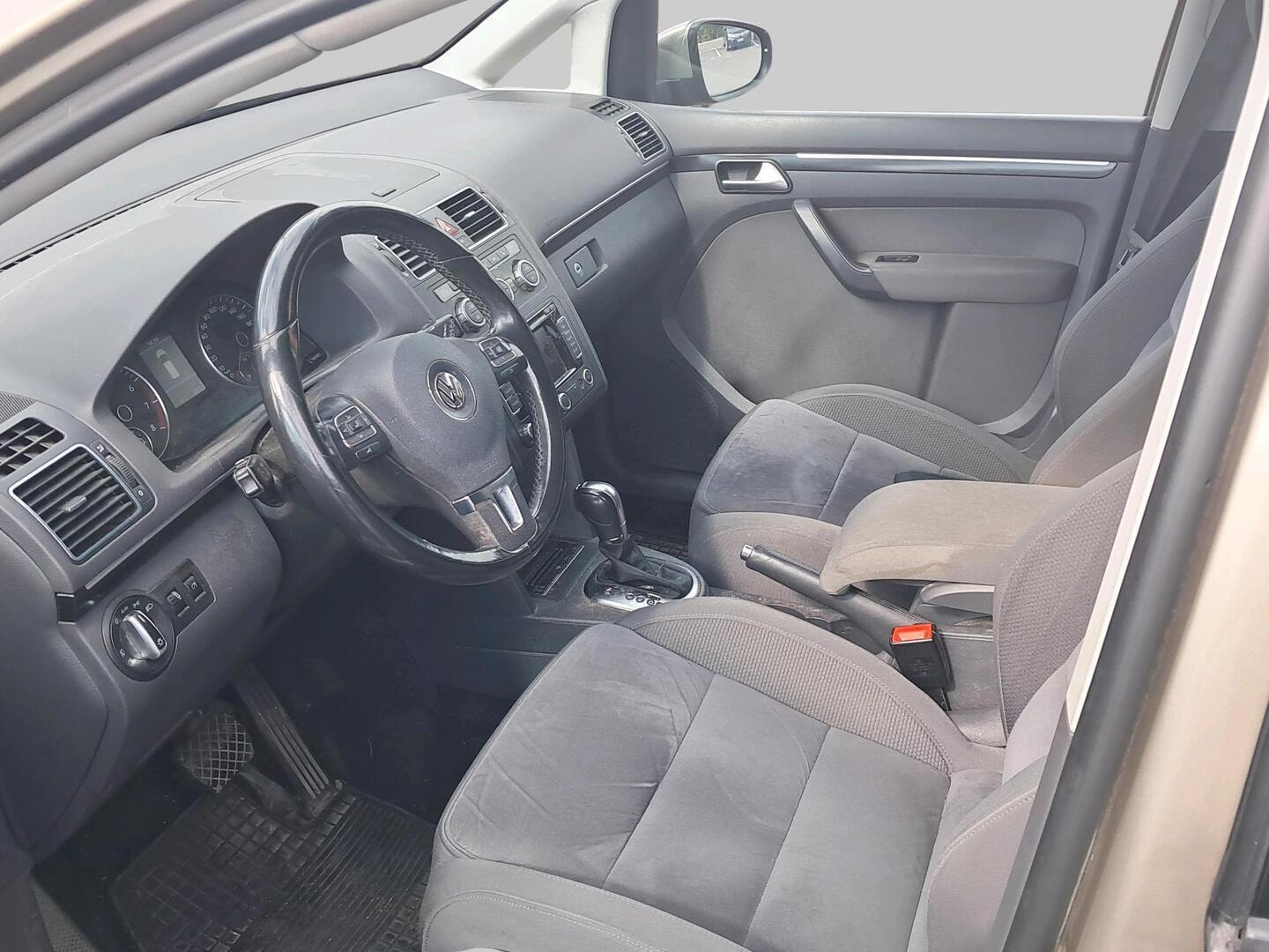 Volkswagen Touran 2013, kuva 3/3