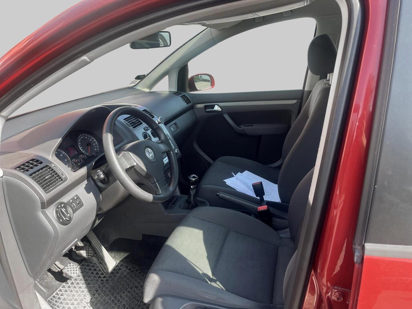 Volkswagen Touran Conceptline 1,6 75 kW 2007, kuva 3/3