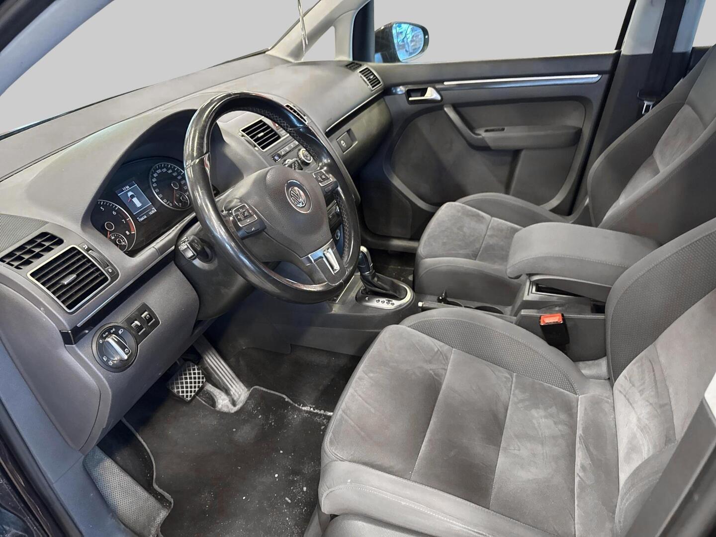 Volkswagen Touran 2013, kuva 3/4