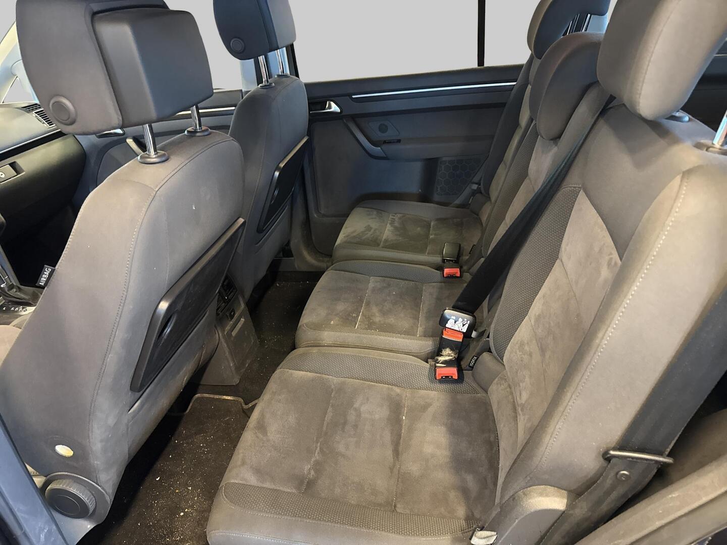 Volkswagen Touran 2013, kuva 4/4