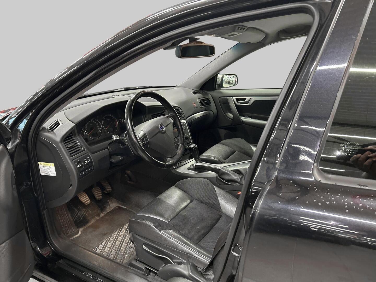 Volvo S60 2,4 140hv 2005, kuva 3/3