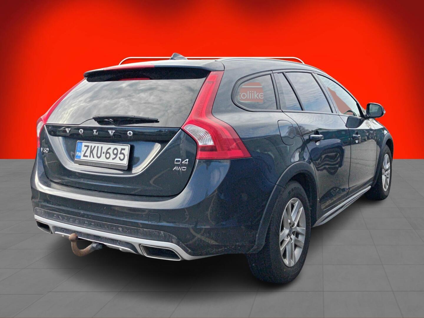 Volvo V60 Cross Country 2015, kuva 2/3