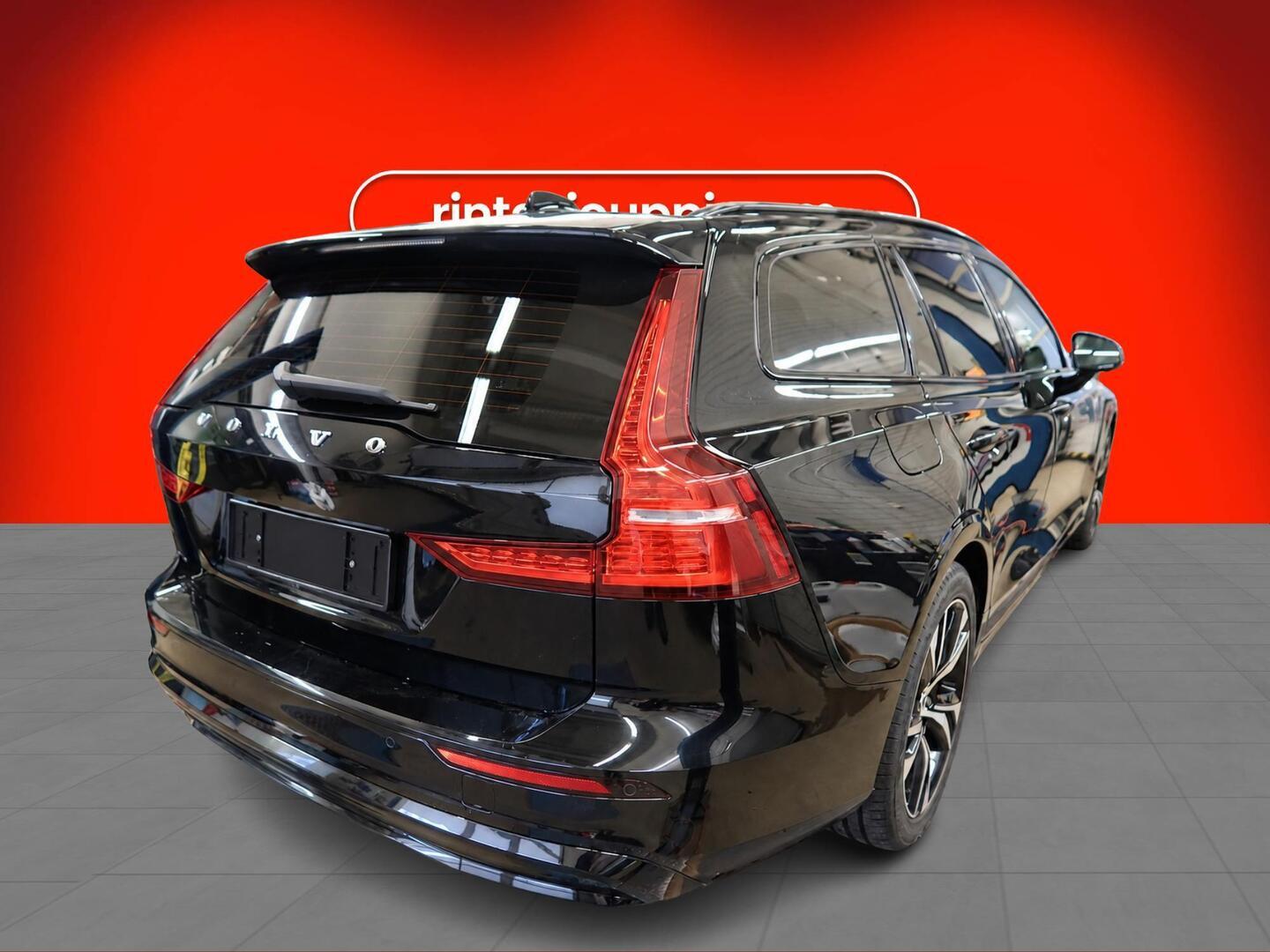Volvo V60 2023, photo 2/3
