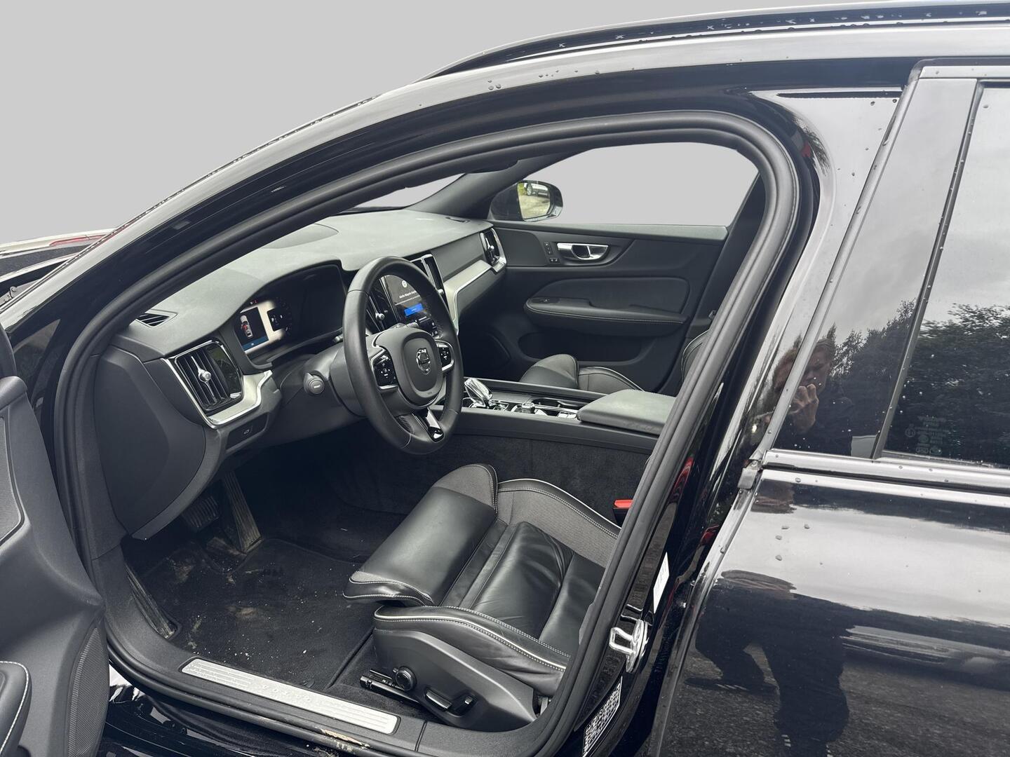 Volvo V60 2023, photo 3/3