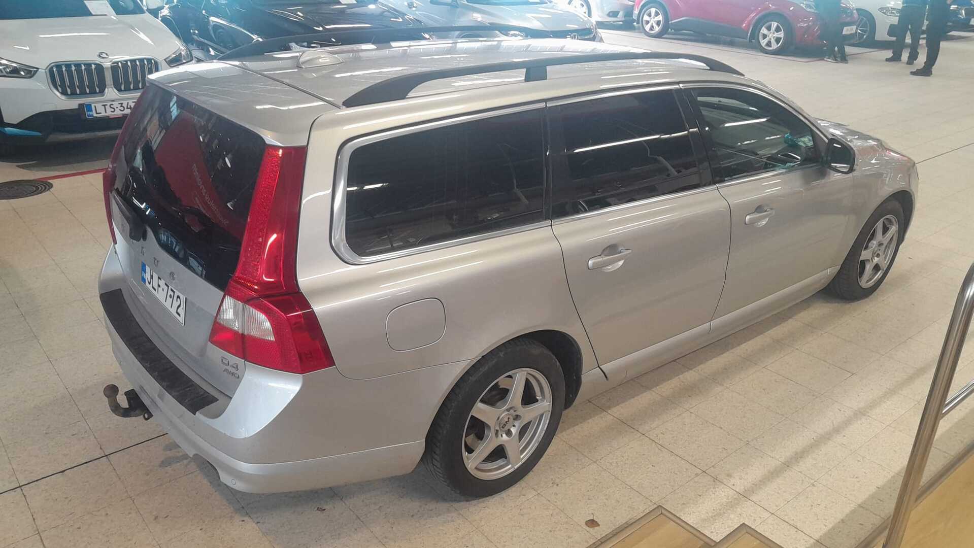Volvo V70 D4 AWD Momentum aut 2013, kuva 2/3